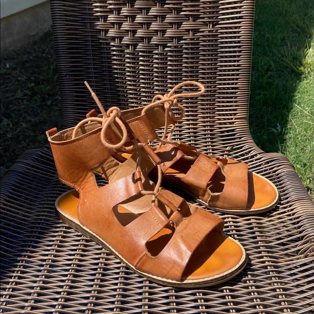 BAMBOO - Open Toe Gladiator Lace Up Flat Sandals size 7.5   Pre-loved.